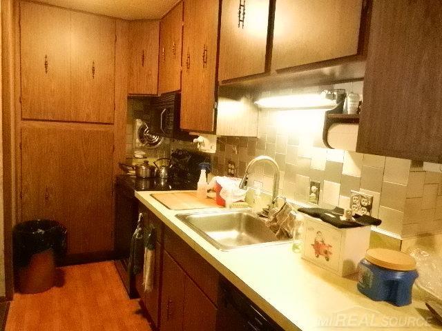 14904 Frazho Road Warren, MI 48089 - Photo 33 of 37 Kitchen Cupboards