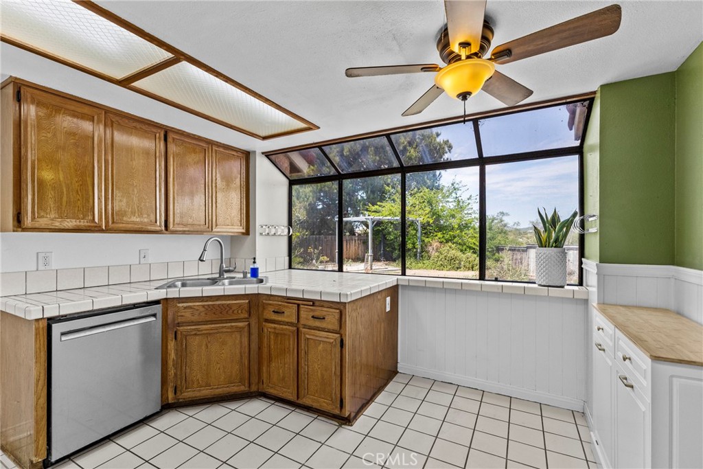 1034 Bridle Path Way Oceanside, CA 92057 - Photo 8 of 41