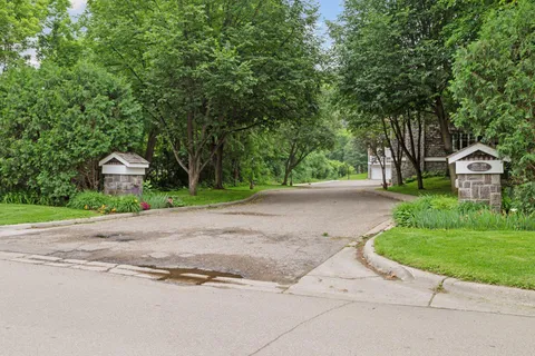 $599,900 | 204 Central Avenue South, Wayzata, MN 55391