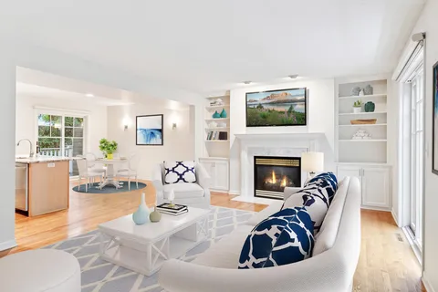 $599,900 | 204 Central Avenue South, Wayzata, MN 55391