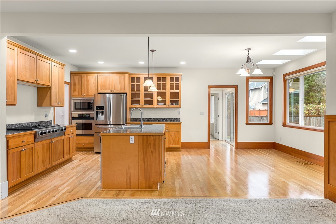5618 Northeast 4th Court Renton, WA 98059 - Photo 14 of 38
