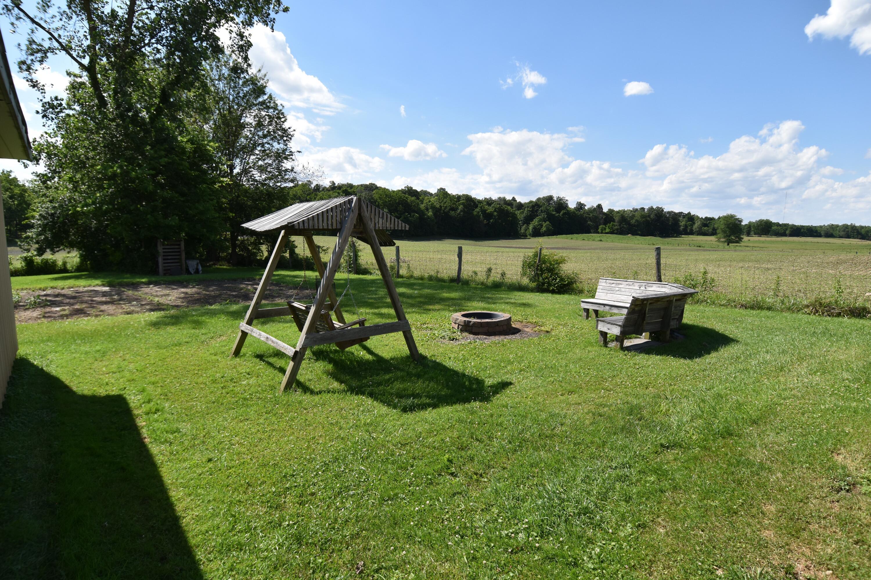 5137 Castle Road Johnstown, OH 43031 - Photo 45 of 66 Swing does not stay