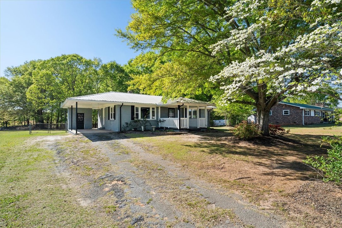 106 Torrington Road Walhalla, SC 29691 - Photo 2 of 29