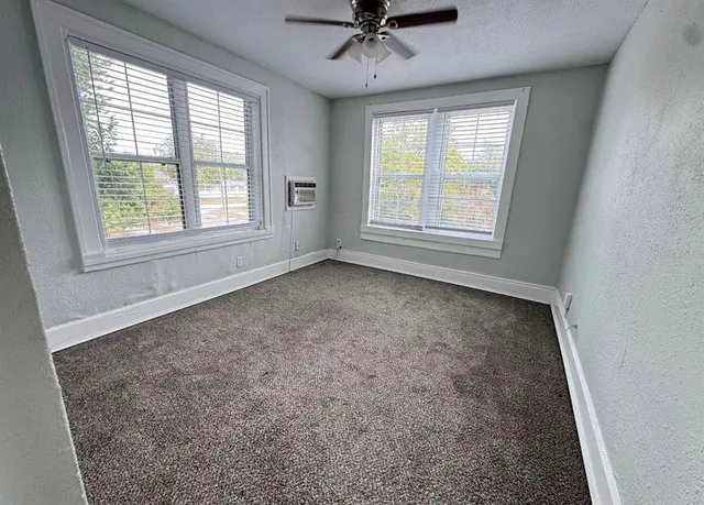 $1,800 | 1310 28th Street North, Unit UPPR, St. Petersburg, FL 33713