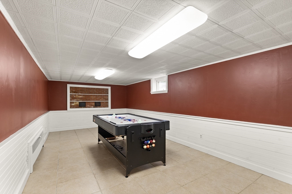 148 Ipswich Road Boxford, MA 01921 - Photo 34 of 42 a room with furniture