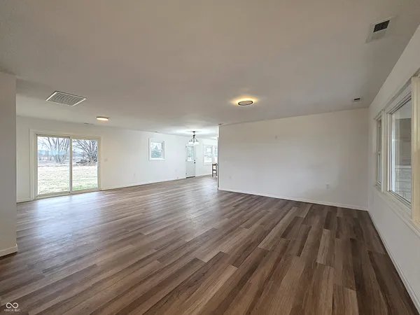 $425,000 | 11 South 1050th Street West, Jamestown, IN 46147