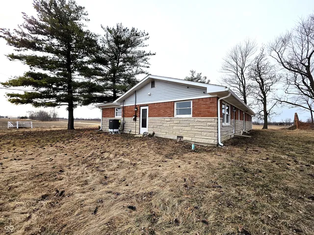 $425,000 | 11 South 1050th Street West, Jamestown, IN 46147