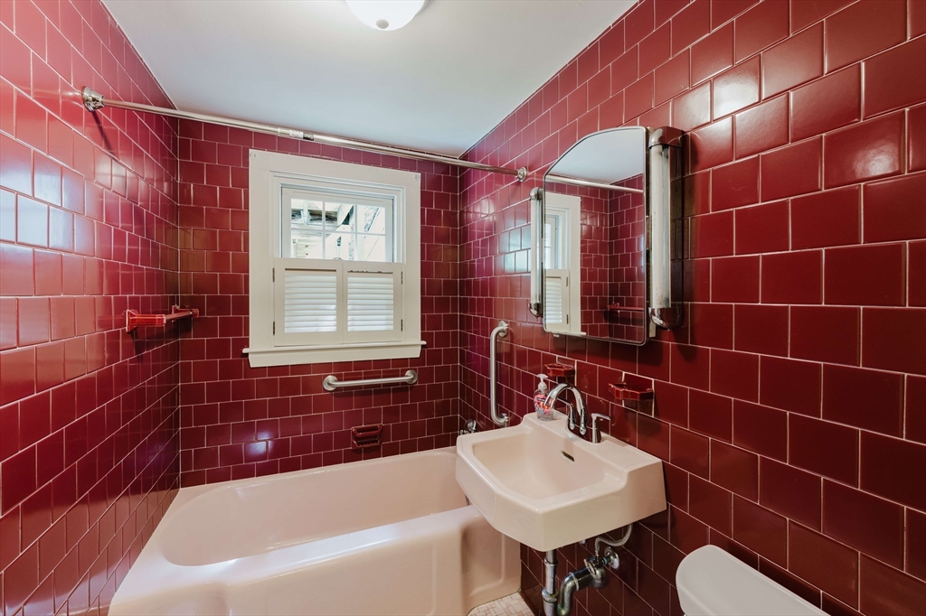 1324 Main Street Acushnet, MA 02743 - Photo 30 of 36