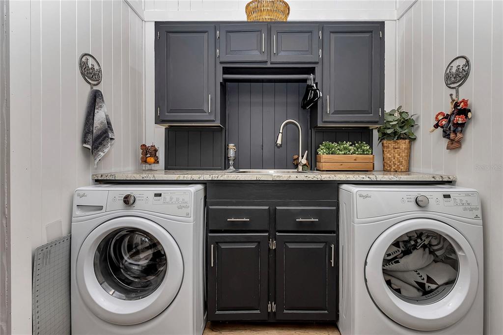 13232 Northeast 39th Terrace Anthony, FL 32617 - Photo 32 of 55 a utility room with sink dryer and washer