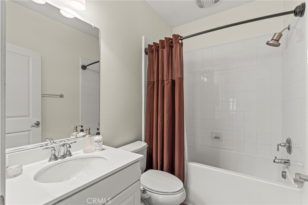 52 Bijou Irvine, CA 92618 - Photo 24 of 33 Secondary bathroom with soaking soaking tub ~