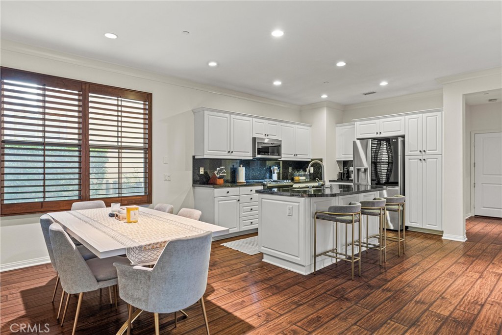 52 Bijou Irvine, CA 92618 - Photo 5 of 33 Dining area and counter seating ~