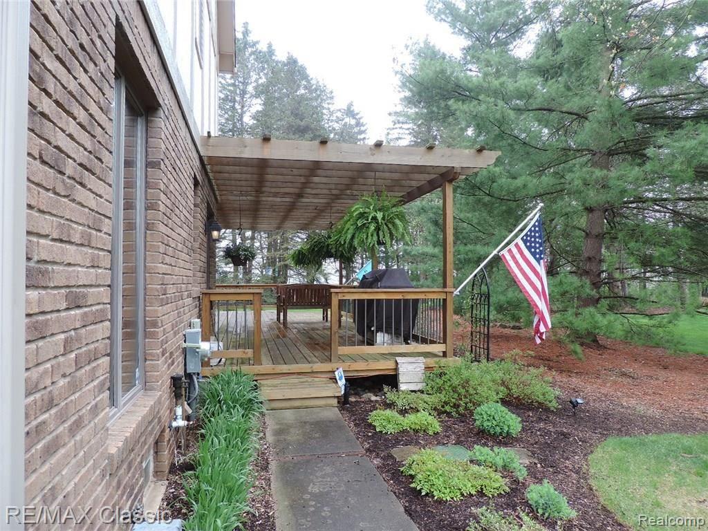 1005 Pine Ridge Road Milford, MI 48380 - Photo 66 of 76 DSCN7164 - Copy - Copy.JPG