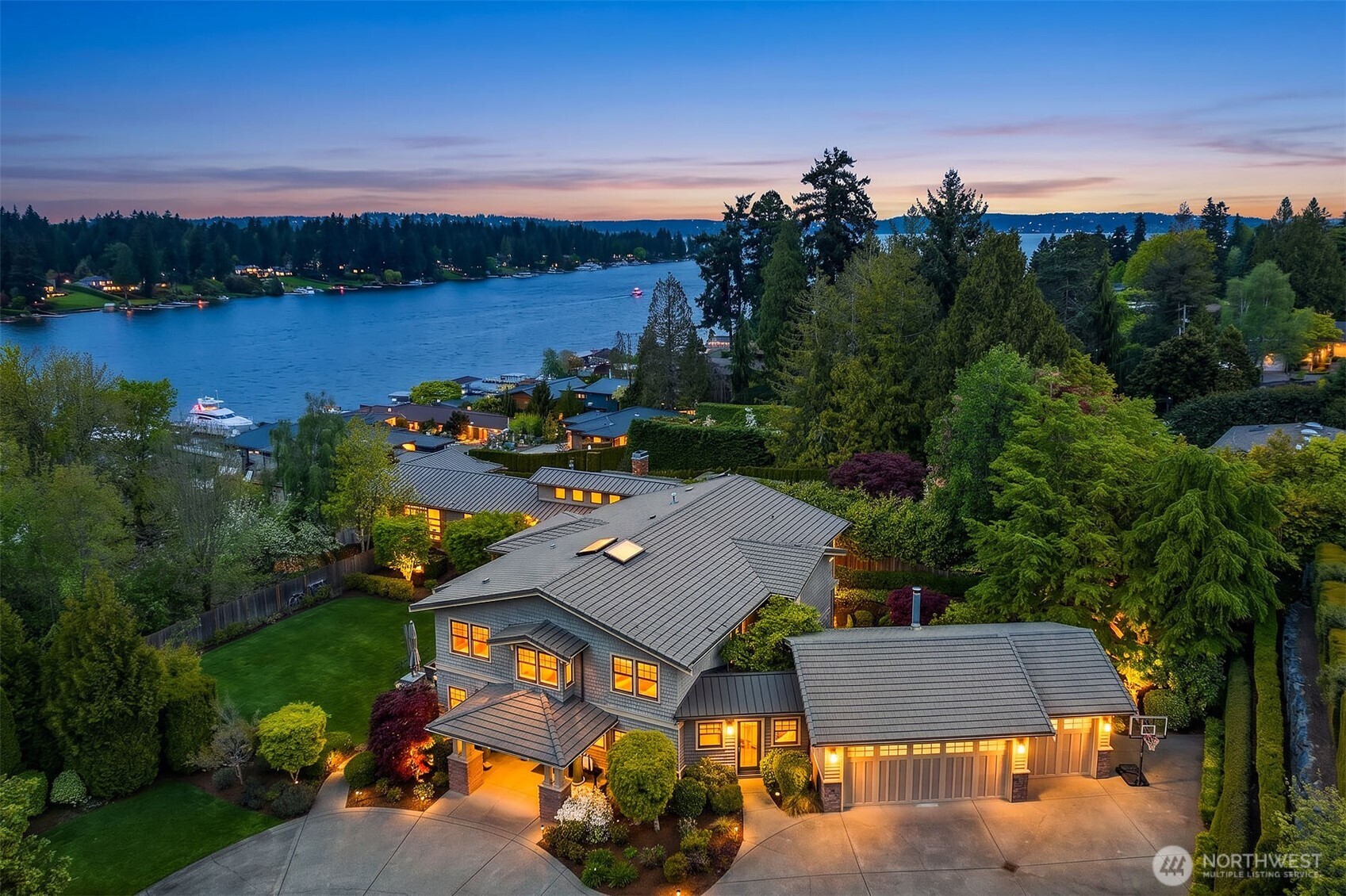 an aerial view of a house with outdoor space swimming pool and mountain view