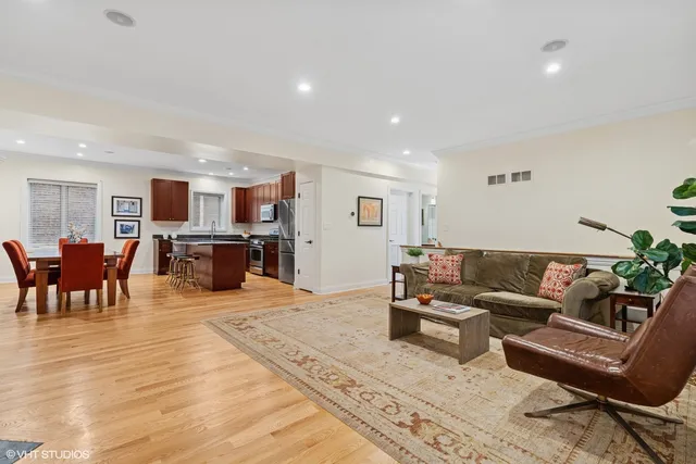 $595,000 | 5121 South Kimbark Avenue, Unit 1E, Chicago, IL 60615