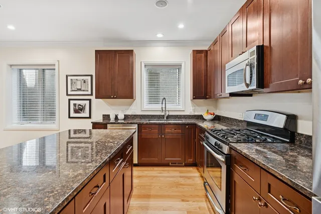 $595,000 | 5121 South Kimbark Avenue, Unit 1E, Chicago, IL 60615