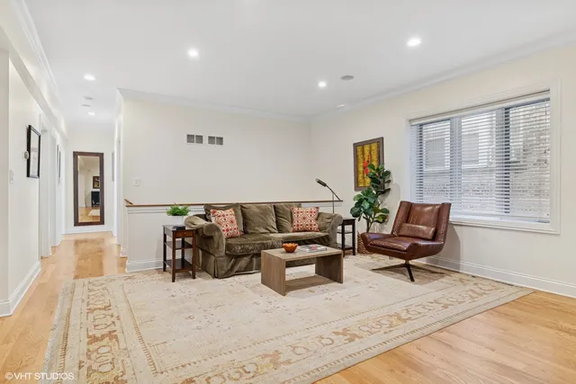 $595,000 | 5121 South Kimbark Avenue, Unit 1E, Chicago, IL 60615