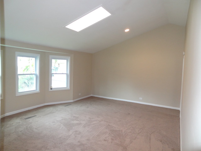 216 Sunnyside Road Lakemoor, IL 60051 - Photo 2 of 18 Gallery Image 2