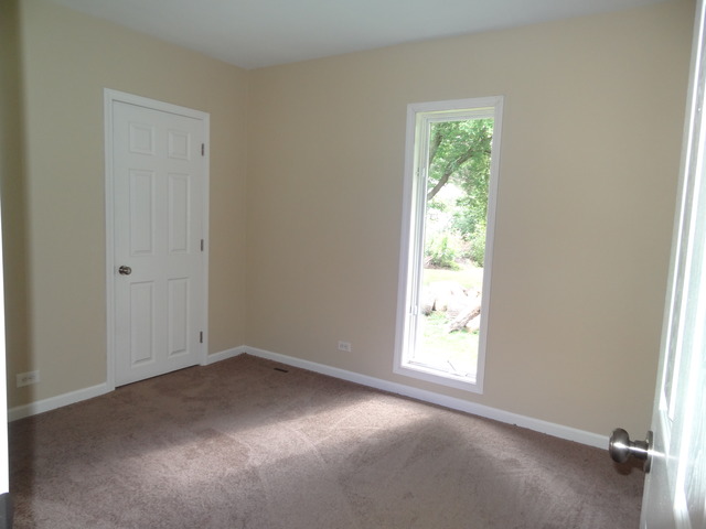 216 Sunnyside Road Lakemoor, IL 60051 - Photo 13 of 18 Gallery Image 13