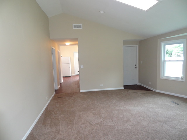 216 Sunnyside Road Lakemoor, IL 60051 - Photo 3 of 18 Gallery Image 3