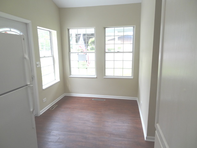 216 Sunnyside Road Lakemoor, IL 60051 - Photo 7 of 18 Gallery Image 7