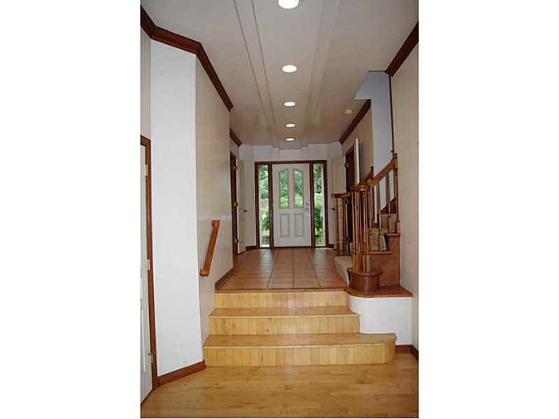 407 Landon Gate Pittsburgh, PA 15215 - Photo 4 of 25 Entry/Foyer. Welcome home!