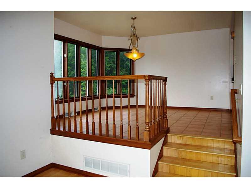 407 Landon Gate Pittsburgh, PA 15215 - Photo 8 of 25 Sunroom. Large eat-in area overlooks sunken living room.