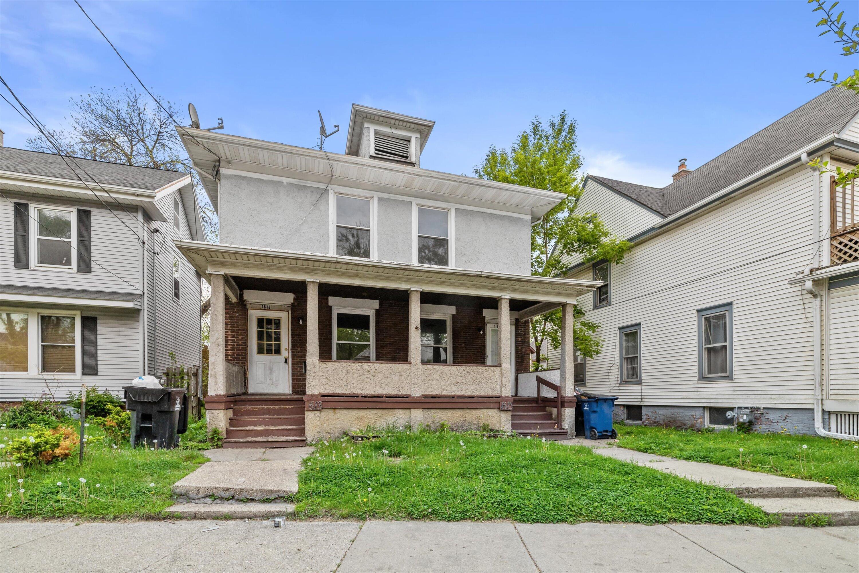 1613 Taylor Avenue Racine, WI 53403 - Photo 1 of 1 22-IMG_1861