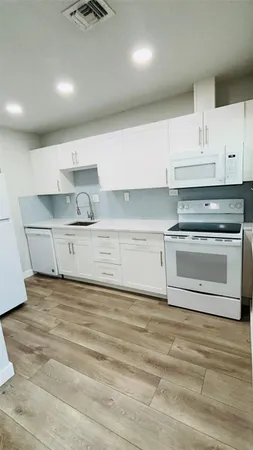 $1,800 | 1960 Northeast 24th Avenue, Pompano Beach, FL 33062