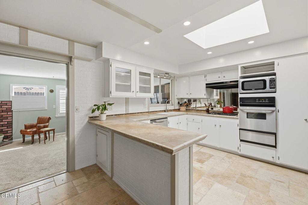 1256 Rugby Avenue Ventura, CA 93004 - Photo 11 of 33