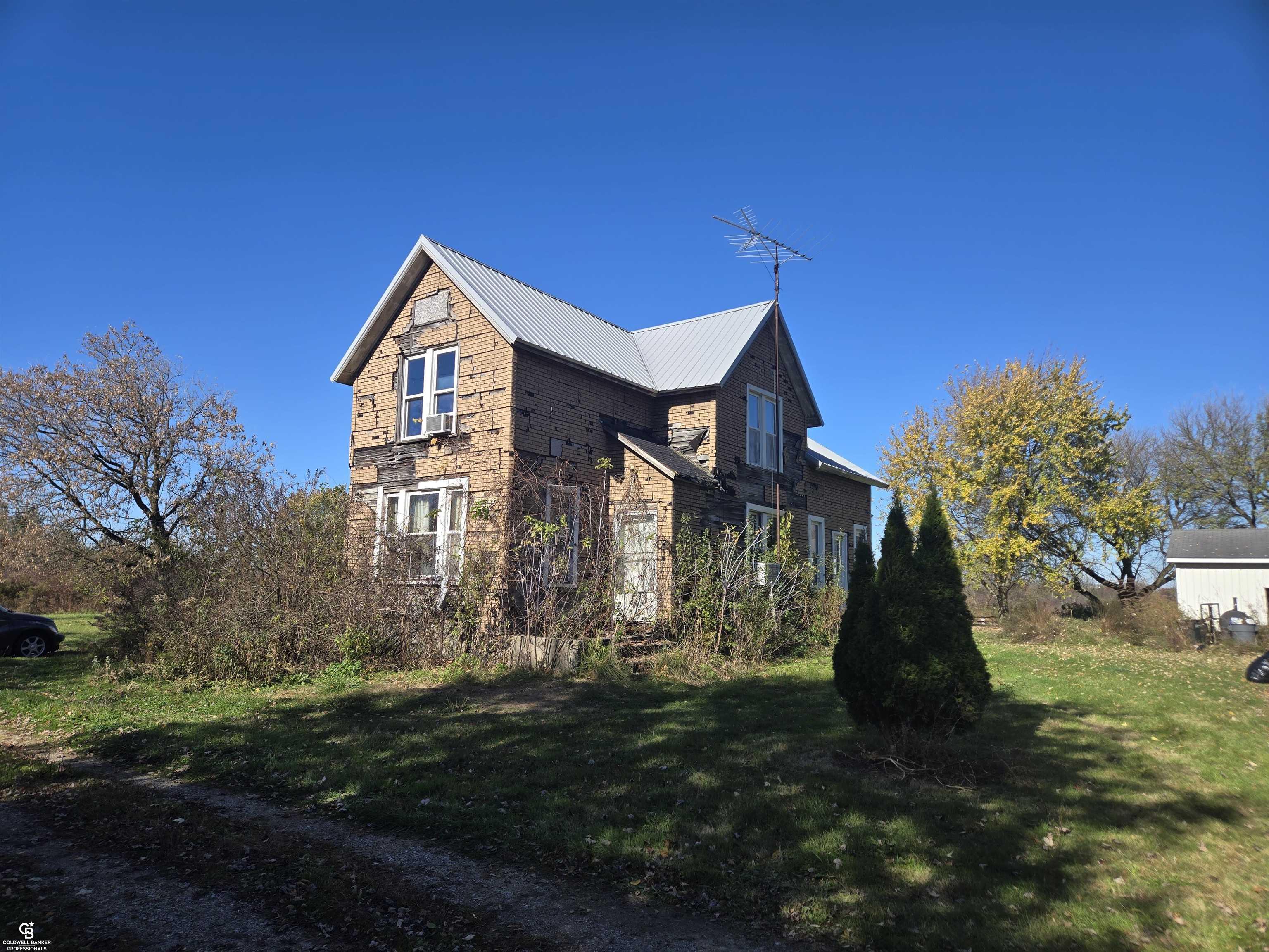 7864 Yale Road Avoca, MI 48006 - Photo 1 of 12 50192725-acefd51e-2aac-43b0-b65c-ccf2f38a6dc2.JPG