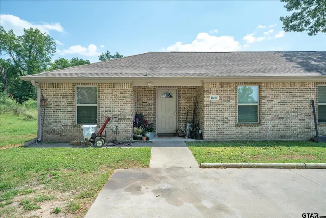 $560,000 | 202 Chestnut Drive, Van, TX 75790