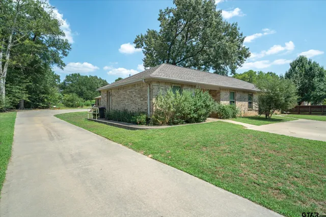 $560,000 | 202 Chestnut Drive, Van, TX 75790