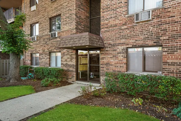 $219,800 | 3617 Central Avenue East, Unit 201, Glenview, IL 60025