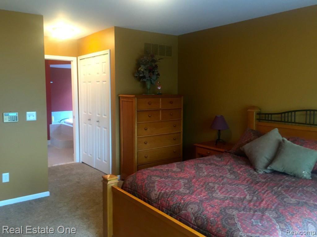 2149 Reagan Drive Rochester, MI 48309 - Photo 11 of 25 IMG_3882.jpg