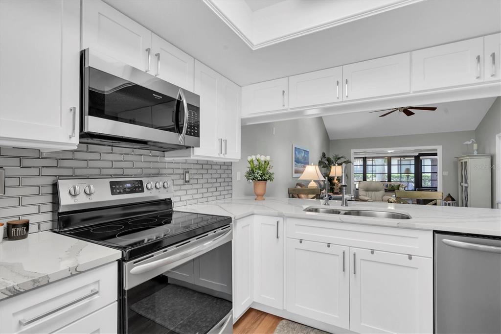 9312 Golf View Drive, Unit 3 New Port Richey, FL 34655 - Photo 12 of 32