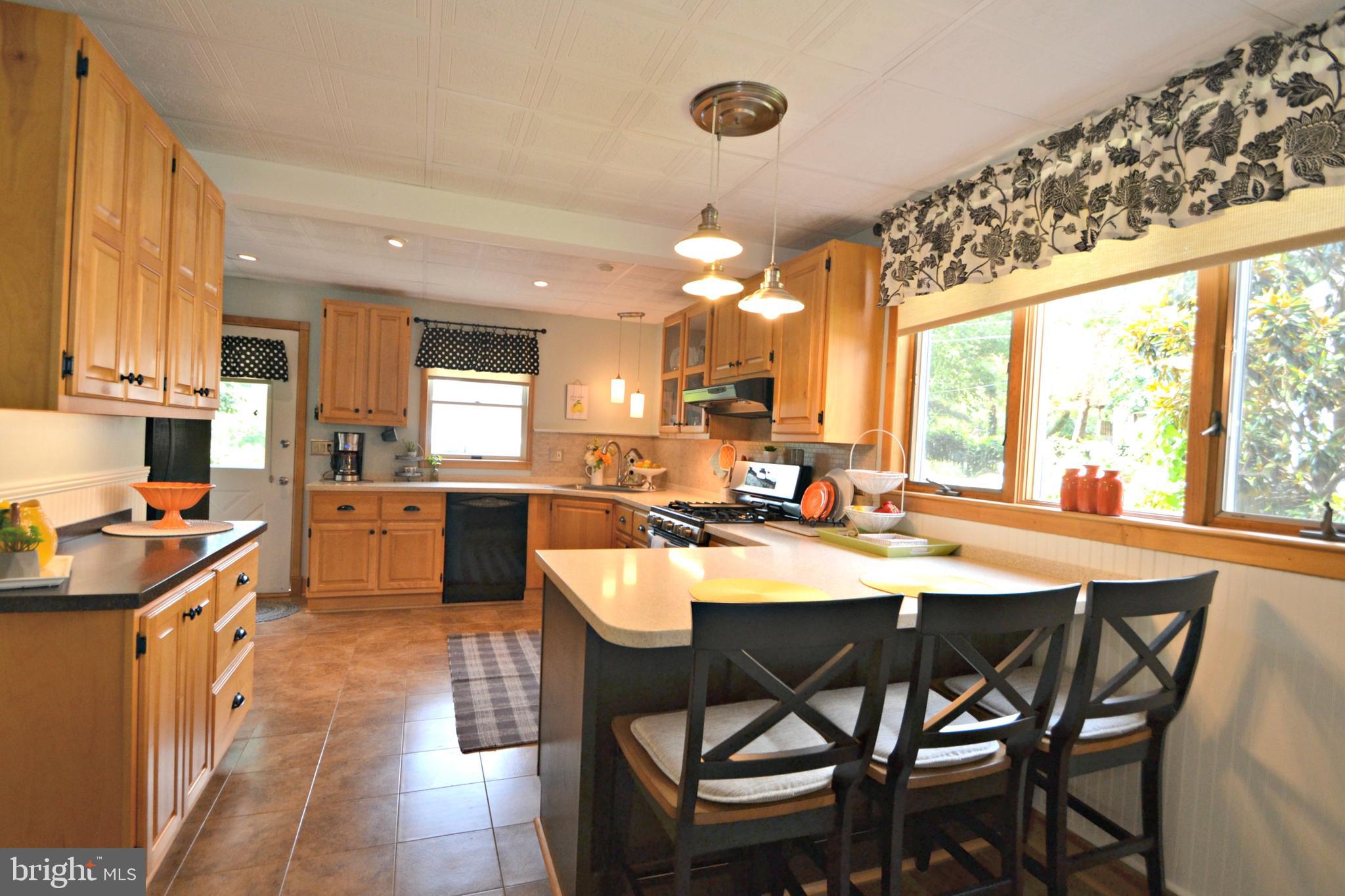 810 Warwick Road Baltimore, MD 21229 - Photo 2 of 40 Kitchen