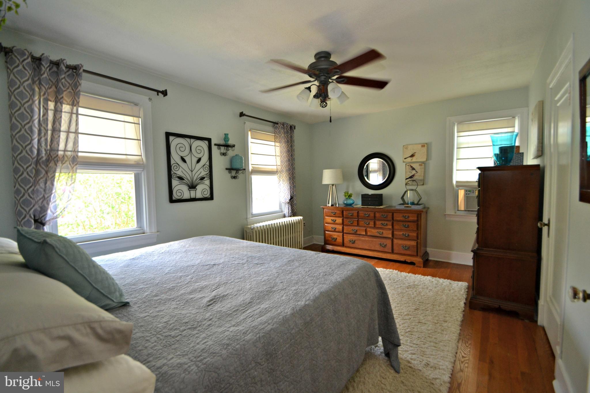 810 Warwick Road Baltimore, MD 21229 - Photo 19 of 40 Bedroom