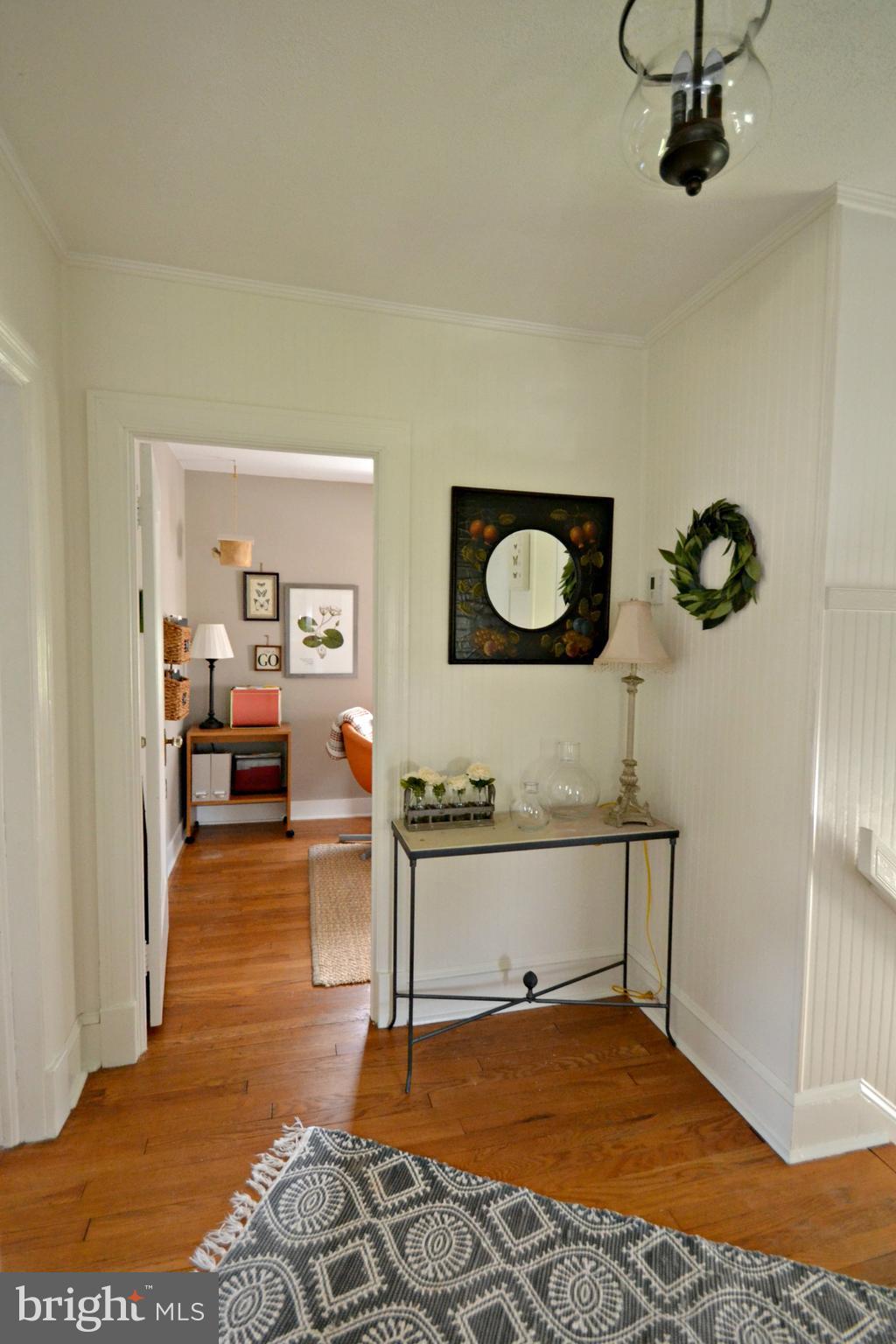 810 Warwick Road Baltimore, MD 21229 - Photo 23 of 40 Upper level foyer