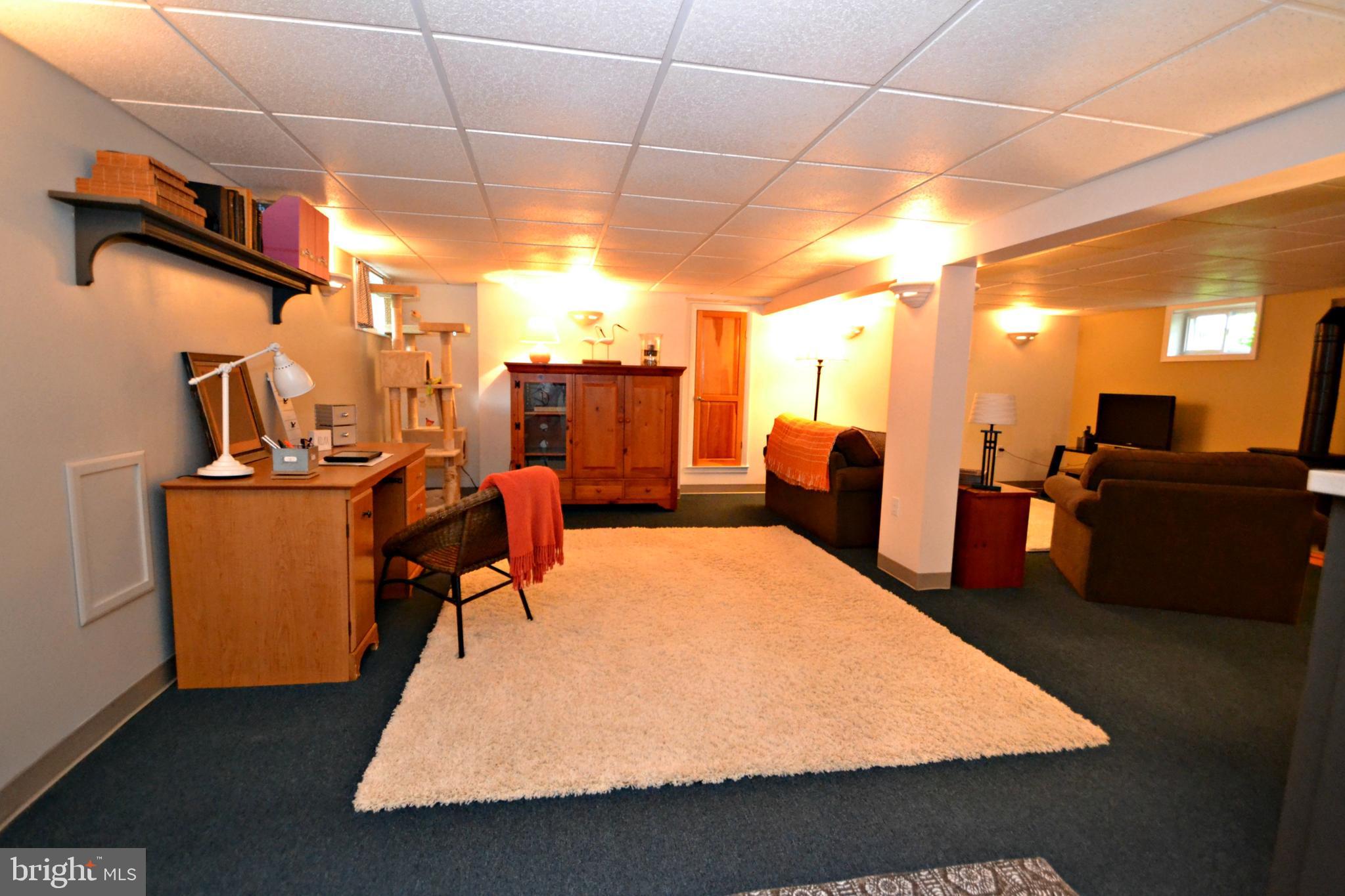 810 Warwick Road Baltimore, MD 21229 - Photo 25 of 40 Family room