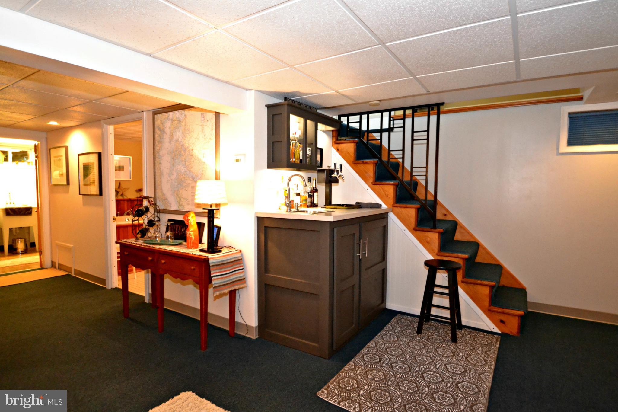 810 Warwick Road Baltimore, MD 21229 - Photo 27 of 40 wet bar