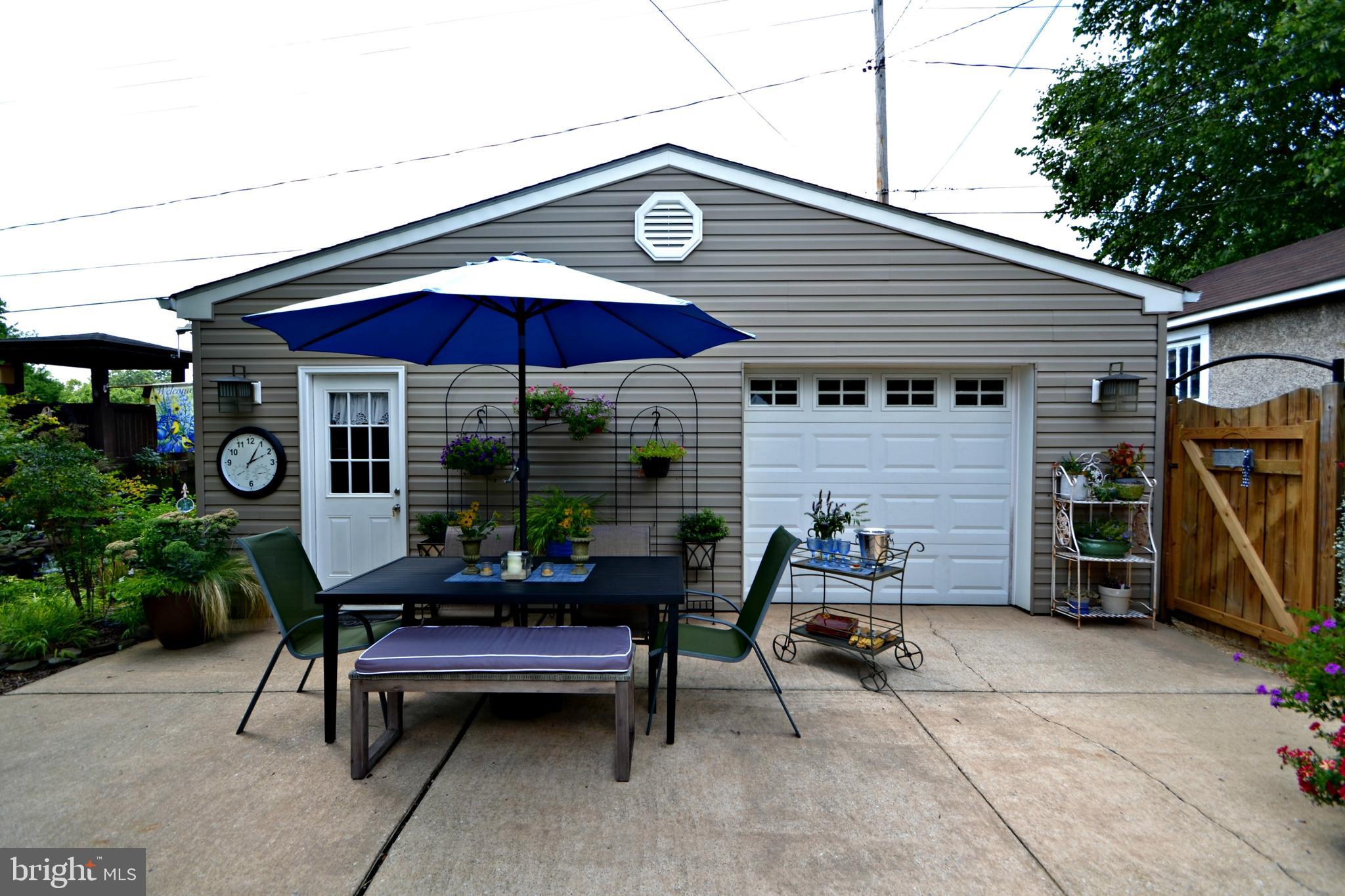 810 Warwick Road Baltimore, MD 21229 - Photo 32 of 40 Patio/ garage