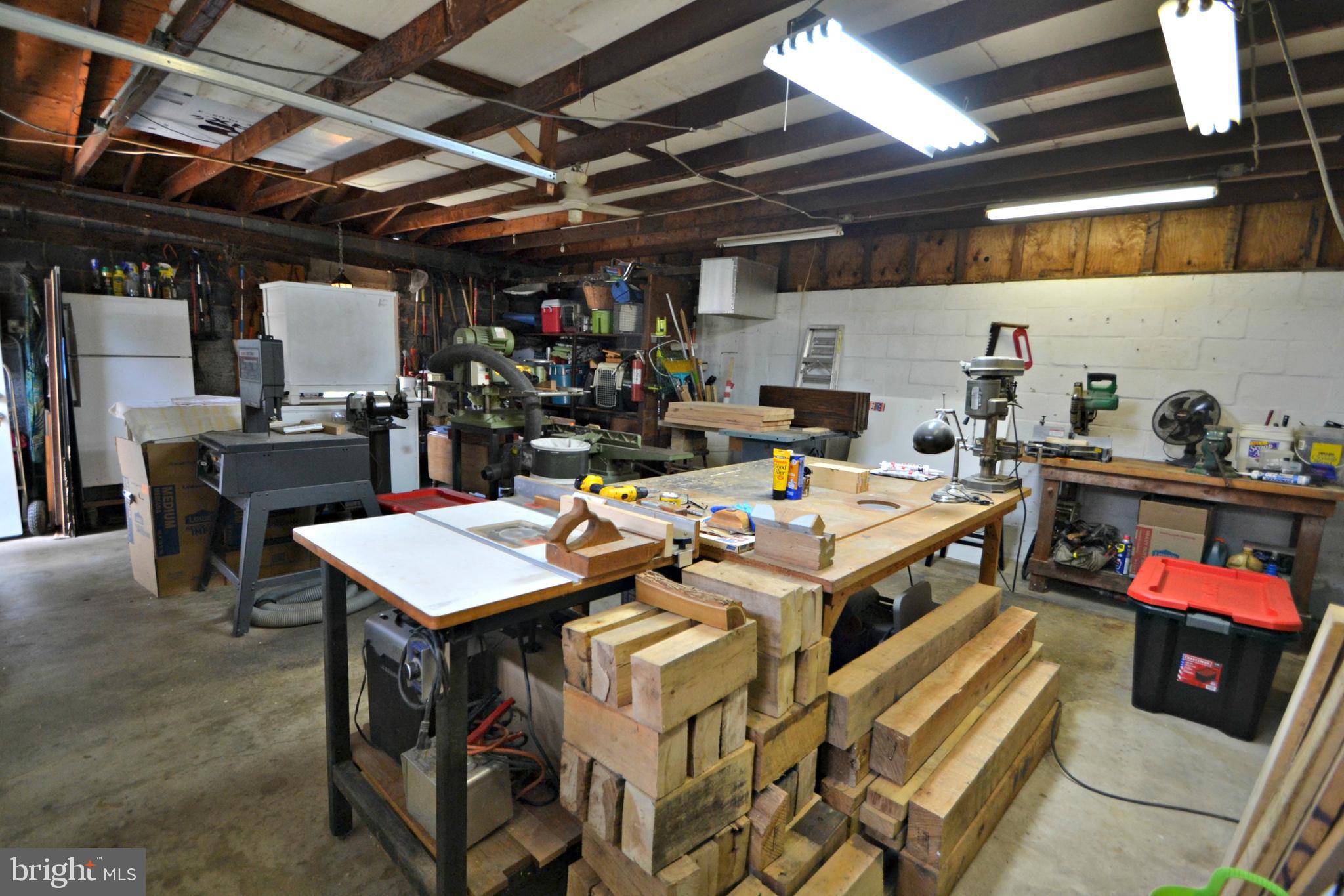810 Warwick Road Baltimore, MD 21229 - Photo 33 of 40 Interior of garage