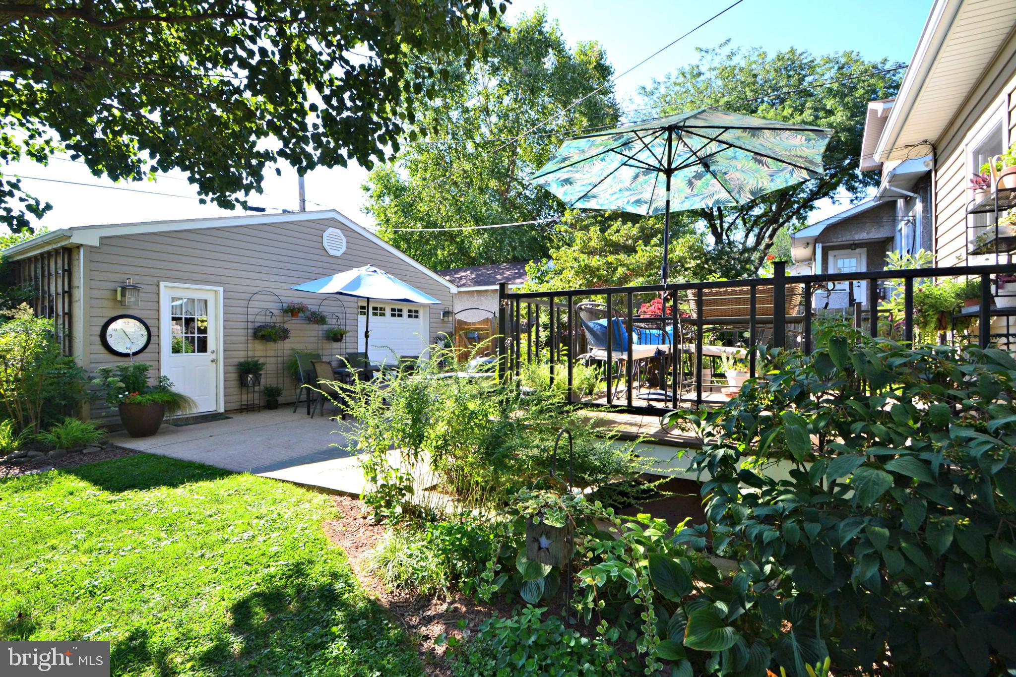 810 Warwick Road Baltimore, MD 21229 - Photo 34 of 40 Rear yard