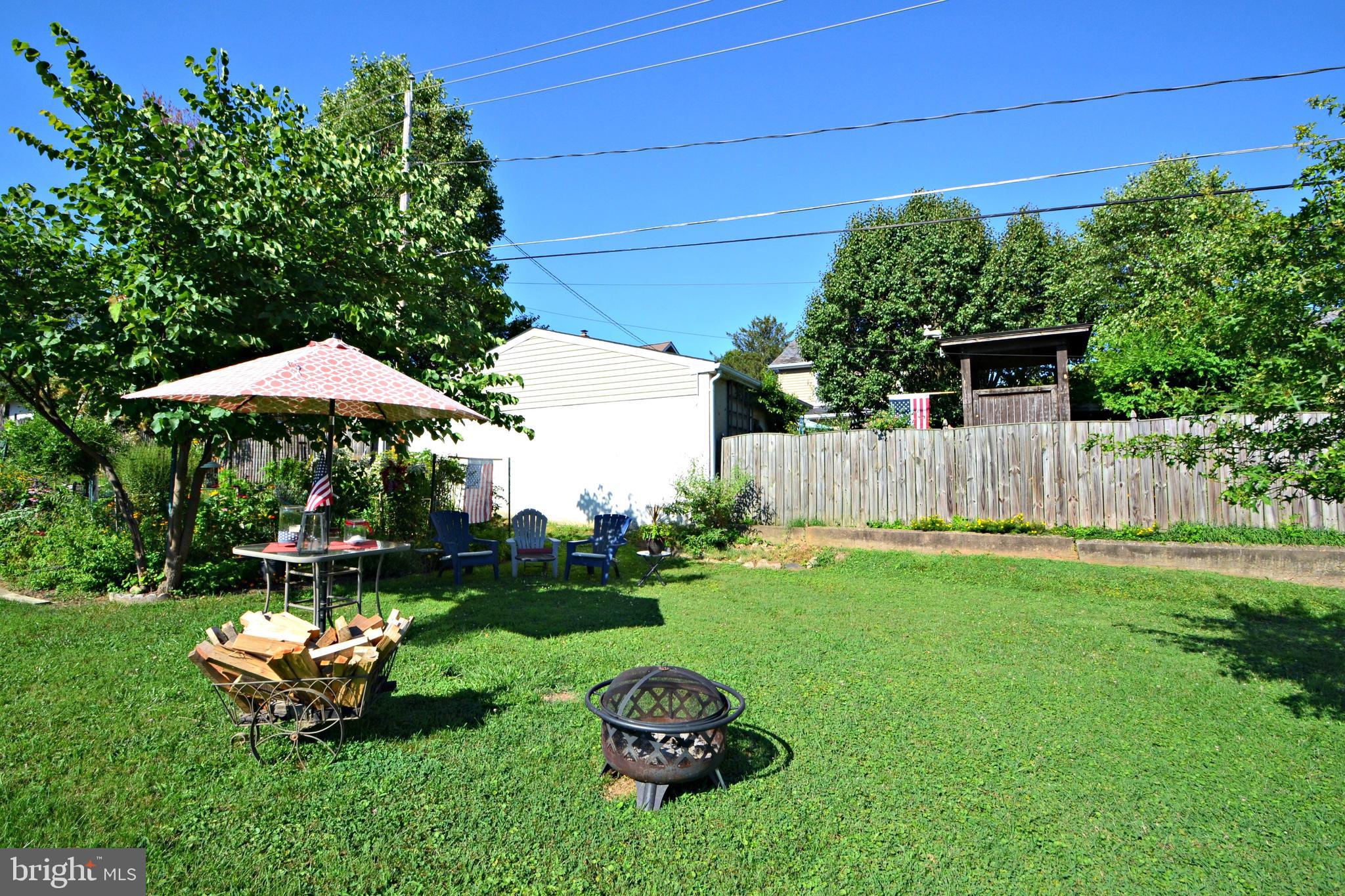 810 Warwick Road Baltimore, MD 21229 - Photo 36 of 40 common area behind fence
