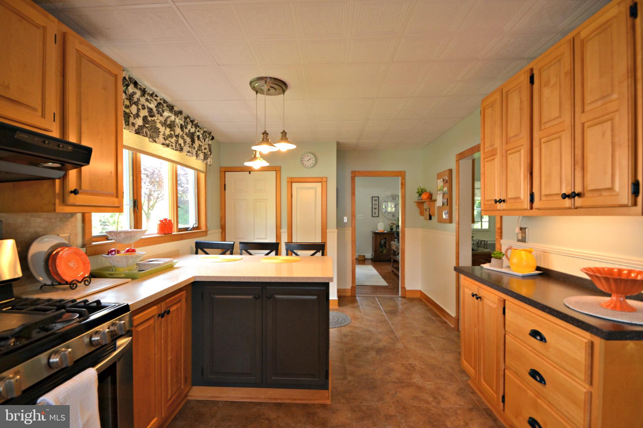 810 Warwick Road Baltimore, MD 21229 - Photo 6 of 40 Kitchen