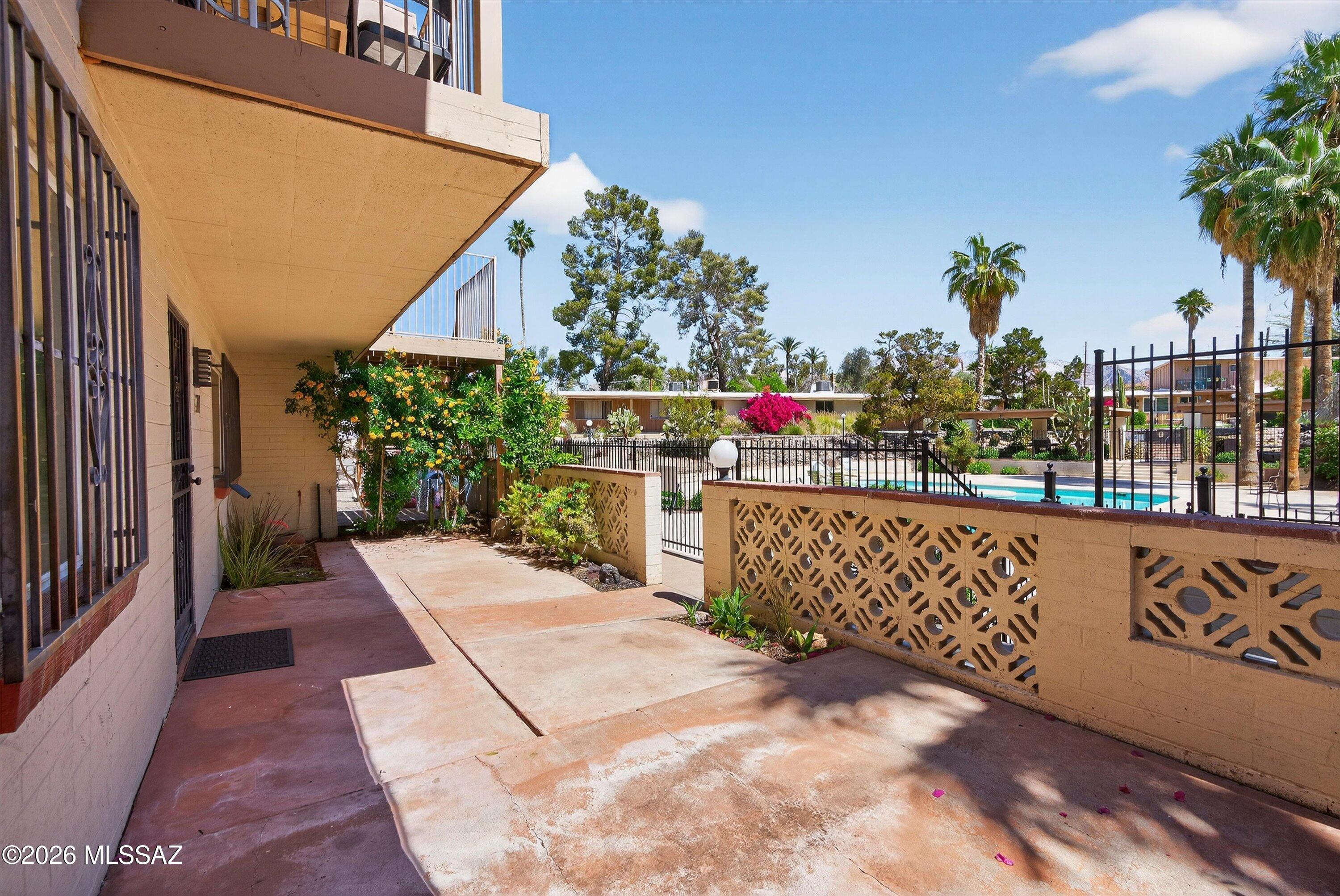 5901 North Oracle Road, Unit 24 Tucson, AZ 85704 - Photo 10 of 32 Front of Home