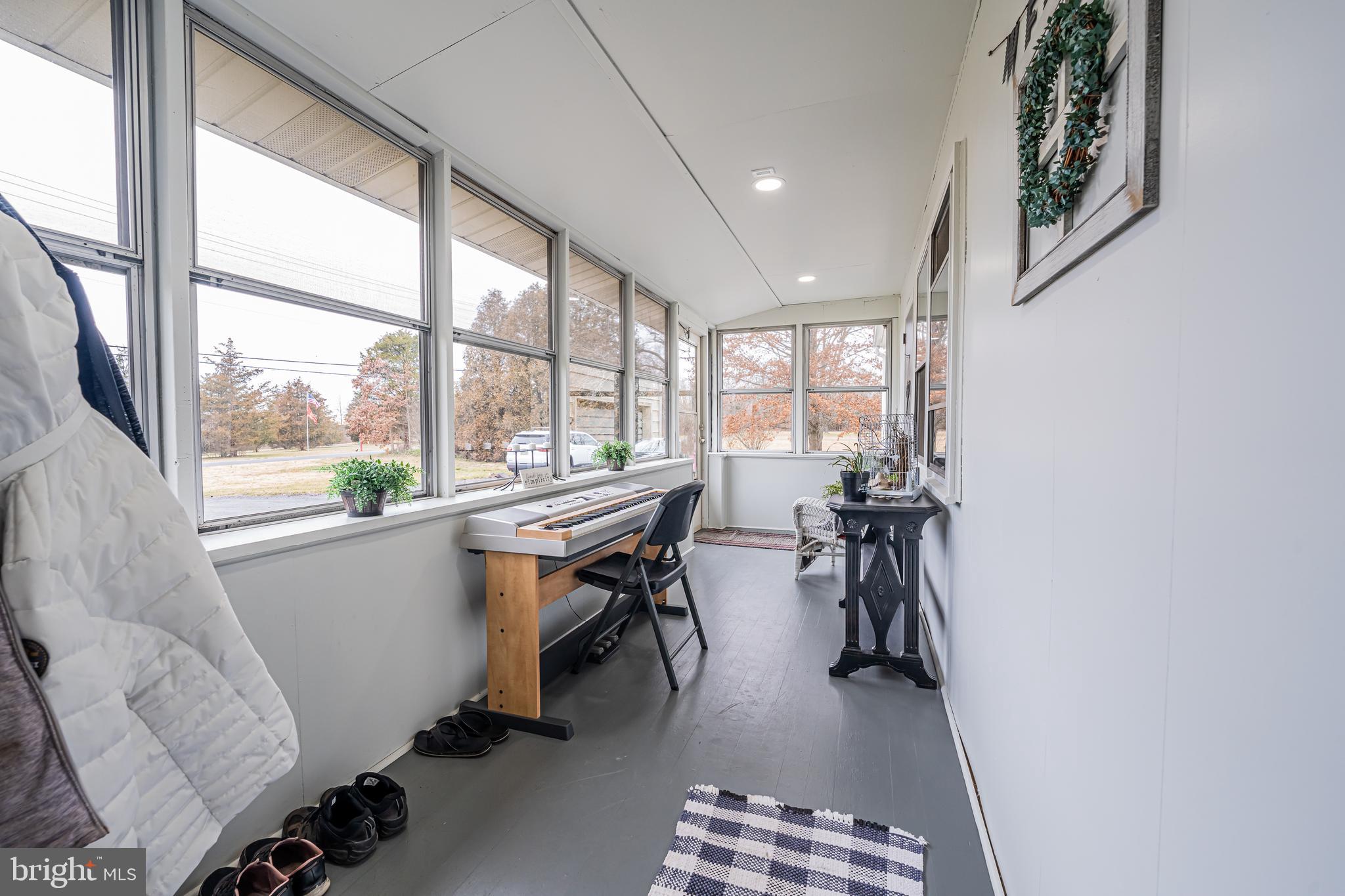 Enclosed fron porch
