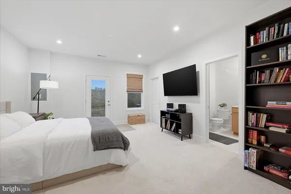 $2,300 | 121 Checkerspot Way Lake, White Post, VA 22663