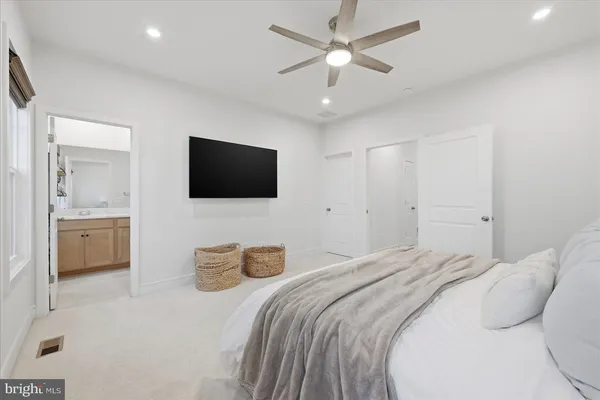 $2,300 | 121 Checkerspot Way Lake, White Post, VA 22663