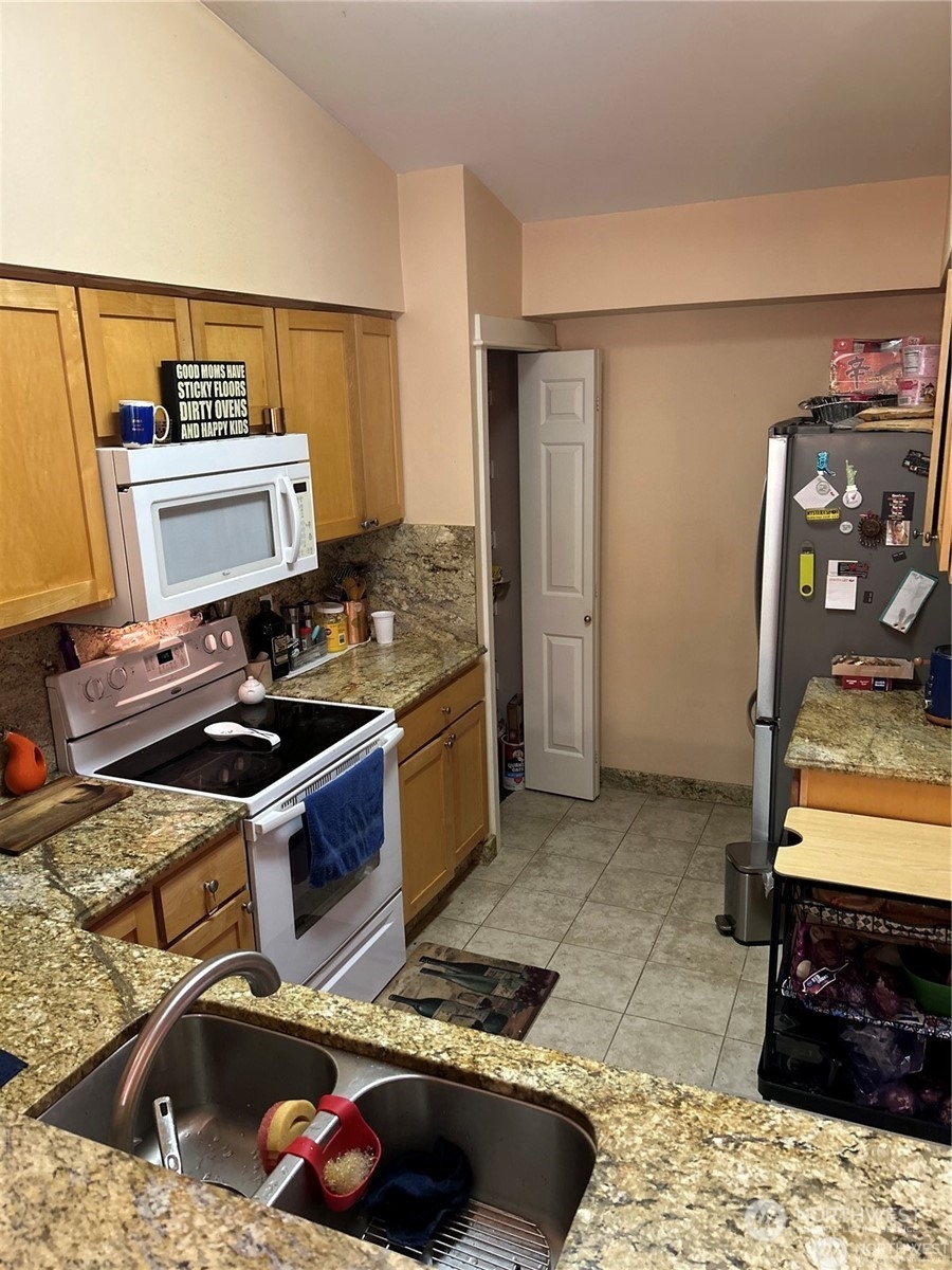 2009 196th Street Southeast, Unit D 303 Bothell, WA 98012 - Photo 9 of 32